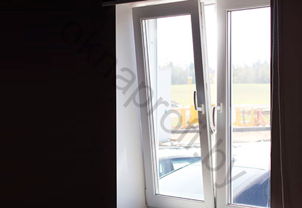 Стандартное двустворчатое окно ПВХ в квартире